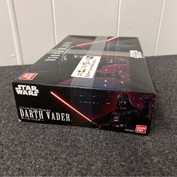Bandai Star Wars Darth Vader 1/12 Scale Model Kit - Picture 8 of 10